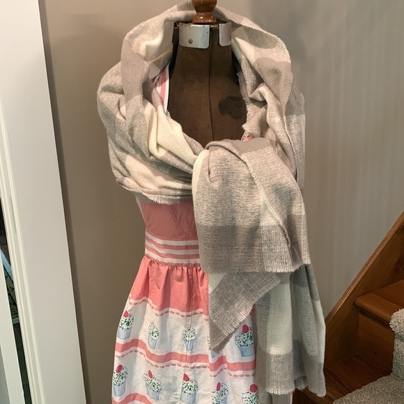 Old Navy neck Scarf large checks Grey and white poly buffalo print - Picture 10 of 11